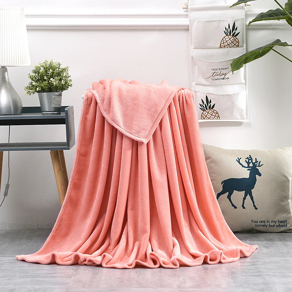 Coral Fleece Blanket – Soft Warm Throw for Travel & Picnic