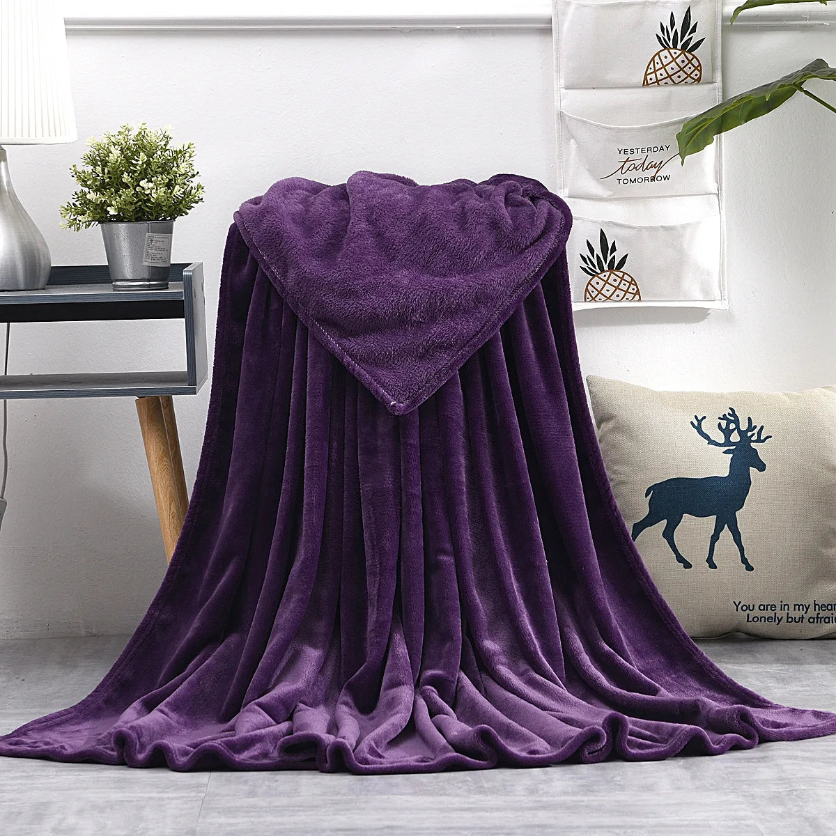 Coral Fleece Blanket – Soft Warm Throw for Travel & Picnic