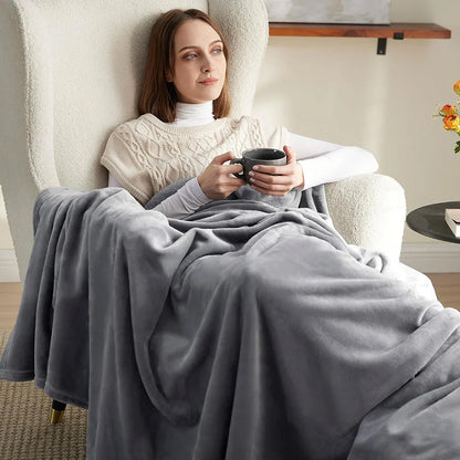 Coral Fleece Blanket – Soft Warm Throw for Travel & Picnic
