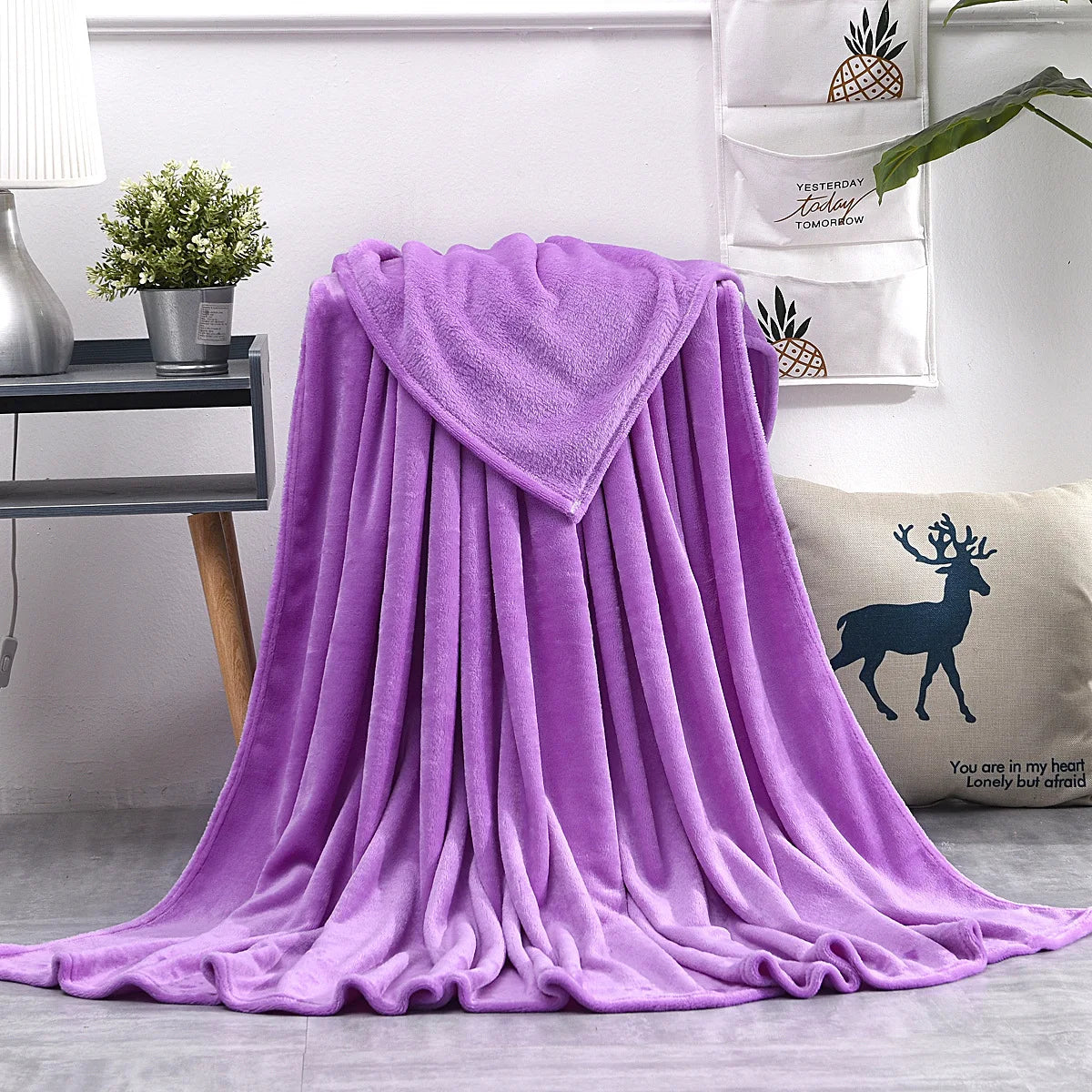 Coral Fleece Blanket – Soft Warm Throw for Travel & Picnic