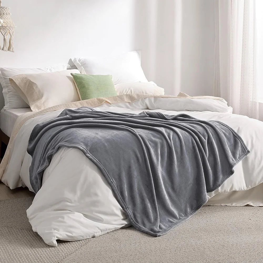 Coral Fleece Blanket – Soft Warm Throw for Travel & Picnic