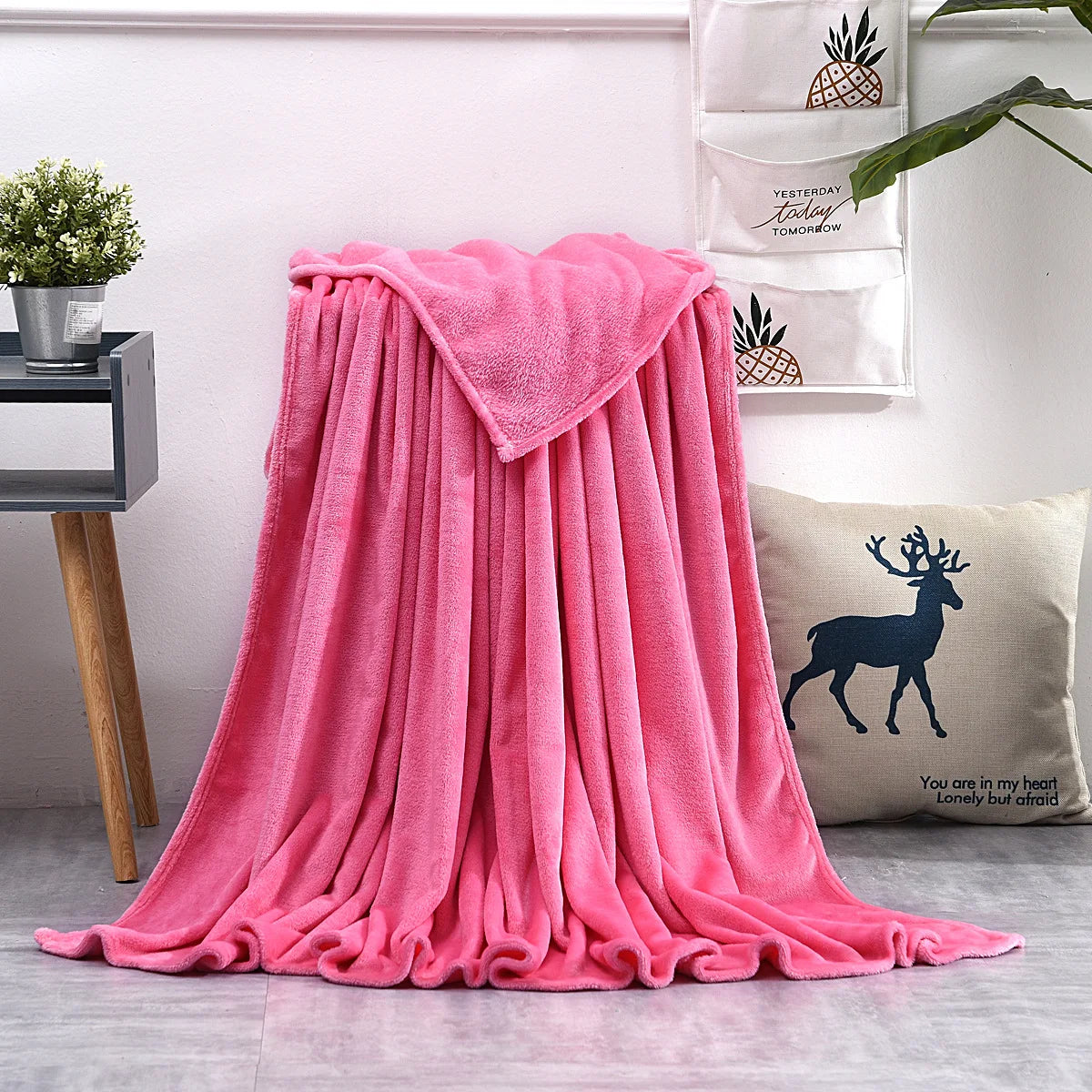Coral Fleece Blanket – Soft Warm Throw for Travel & Picnic
