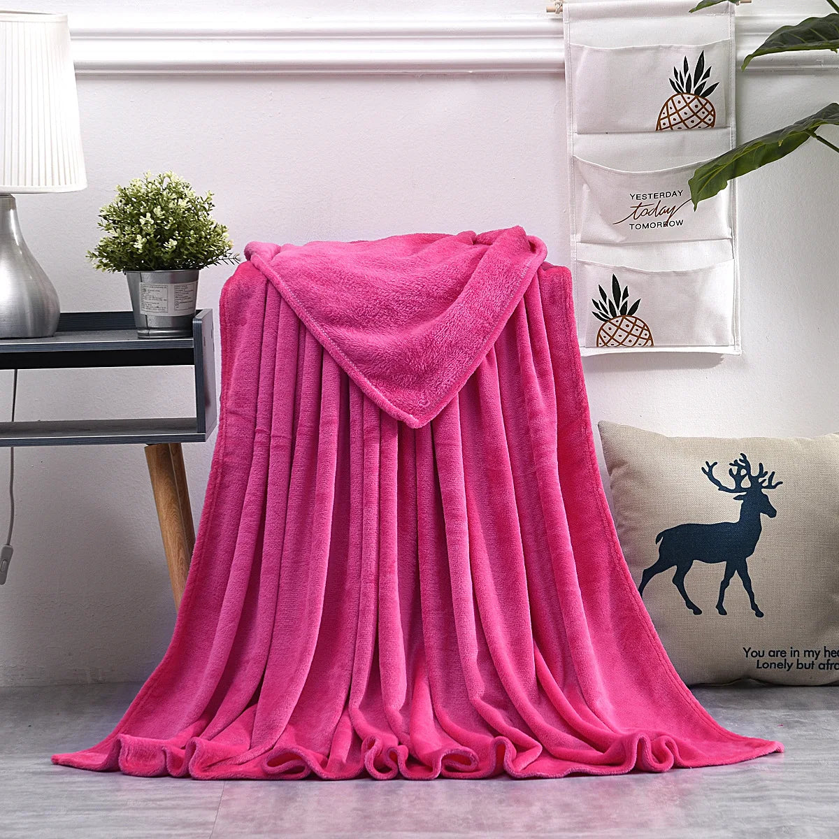 Coral Fleece Blanket – Soft Warm Throw for Travel & Picnic