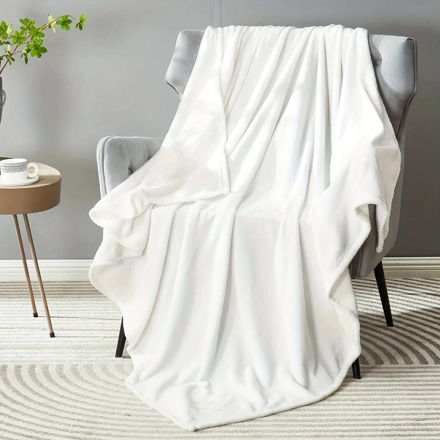 Coral Fleece Blanket – Soft Warm Throw for Travel & Picnic